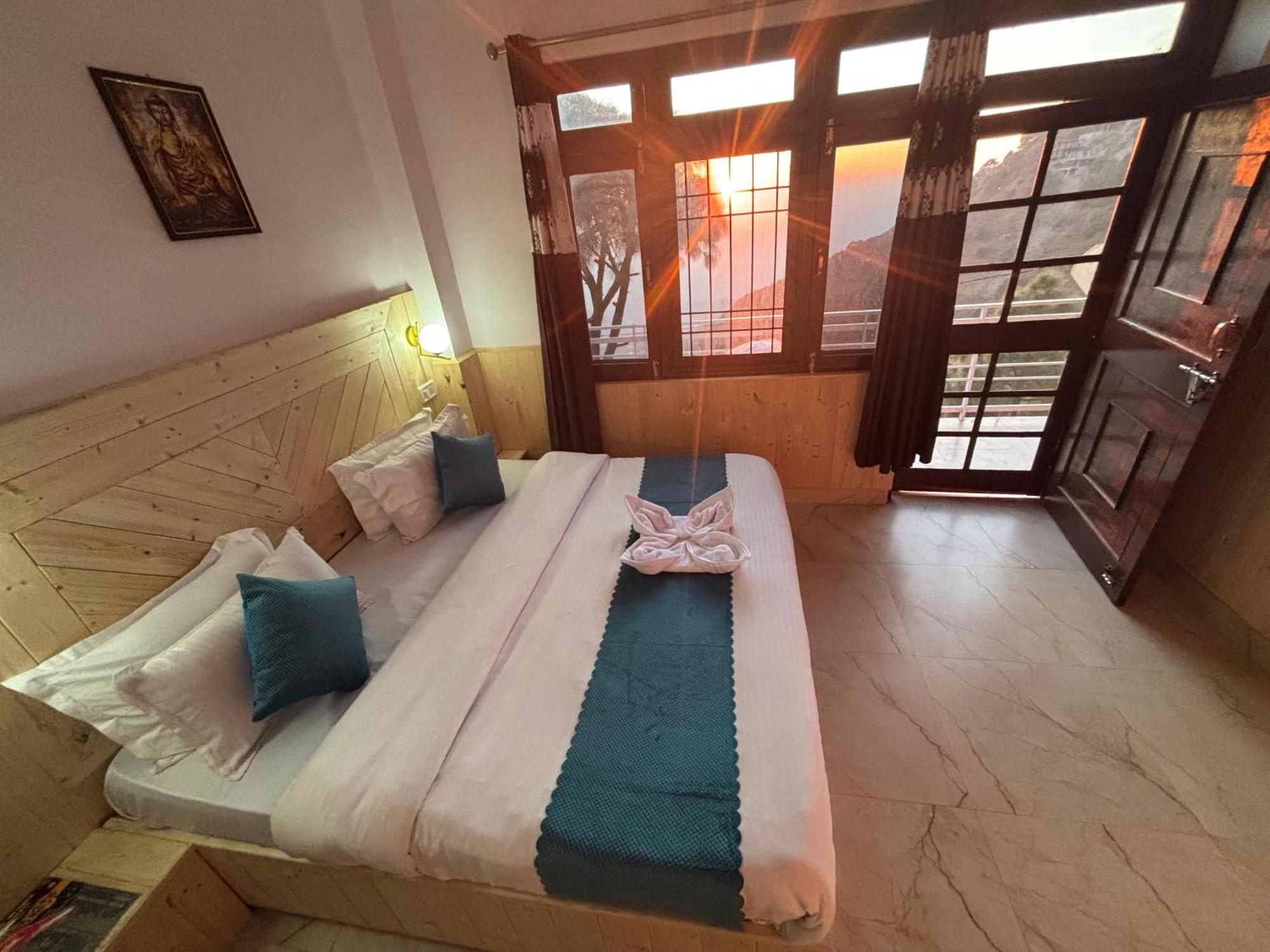 Vansathli I Near Mall Road Kasauli I Open Garden & Rooftop I By Humble Stay Villa Exteriér fotografie